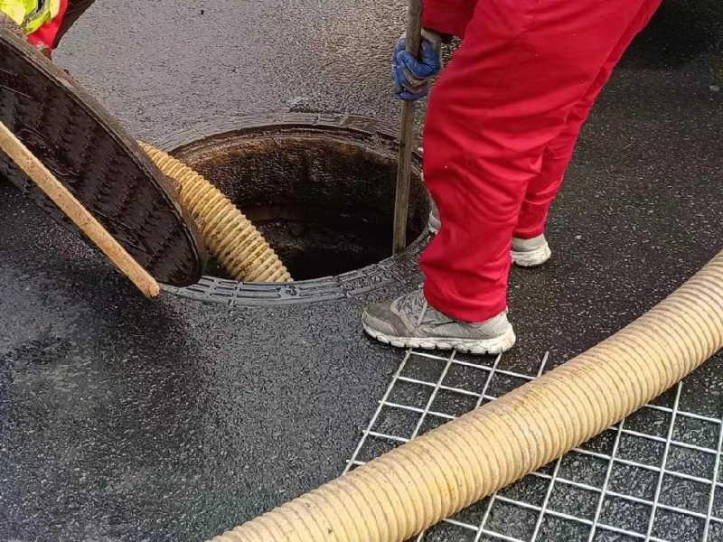 东丽、金桥街疏通污水井、抽粪？
