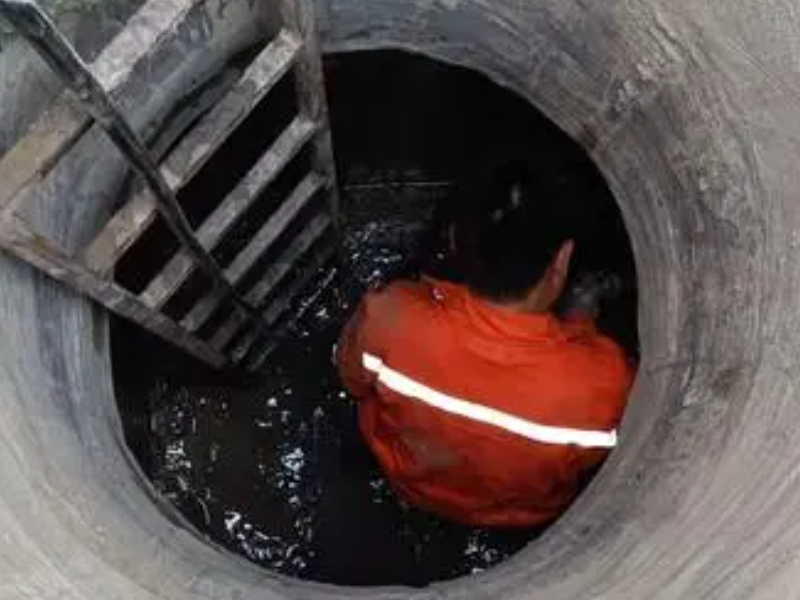东丽工厂污水池清理