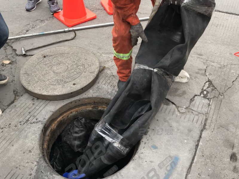 东丽区金桥街清理化粪池——疏通下水井排污管道